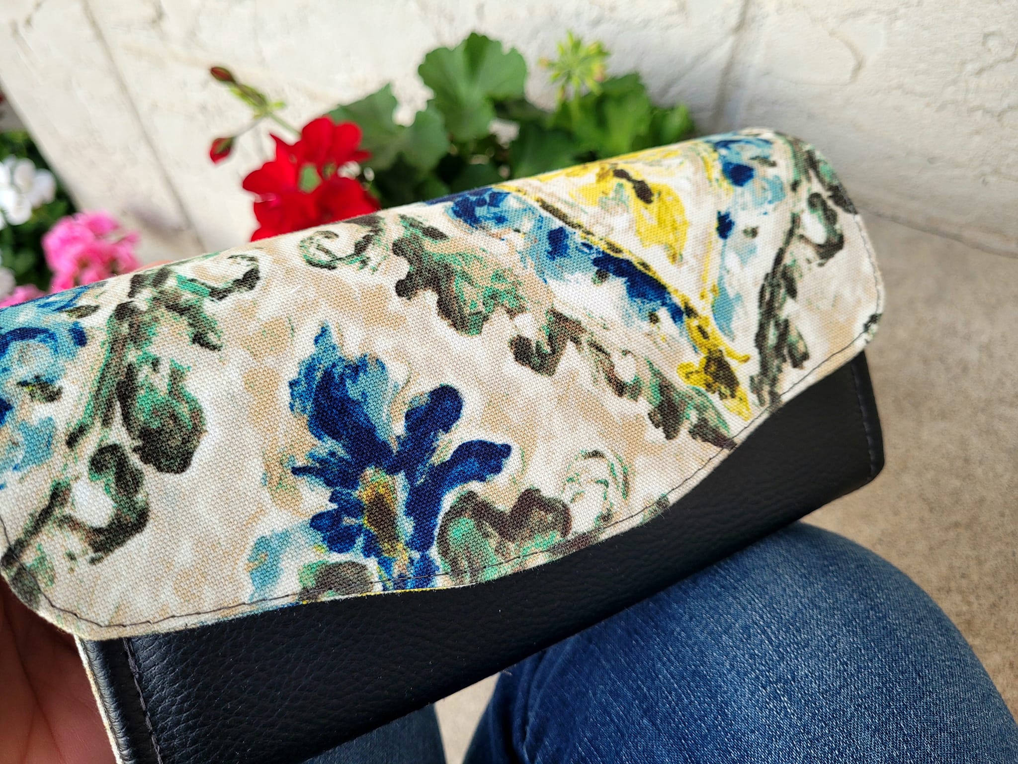 Everyday Ladies Wallet. Black floral.