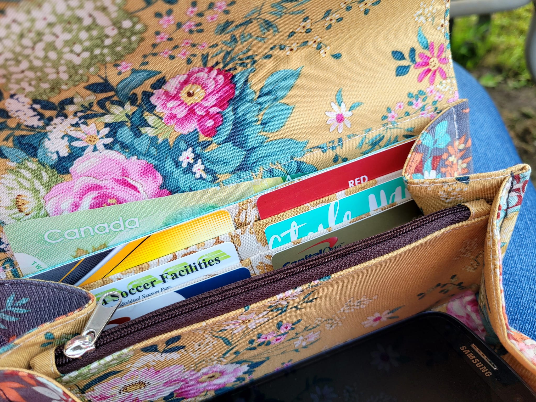 Everyday Ladies Wallet. Geometric floral.
