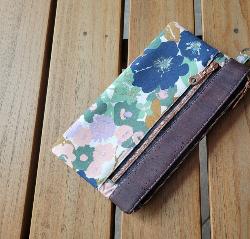 Ladies Wristlet. Phone and card wallet.