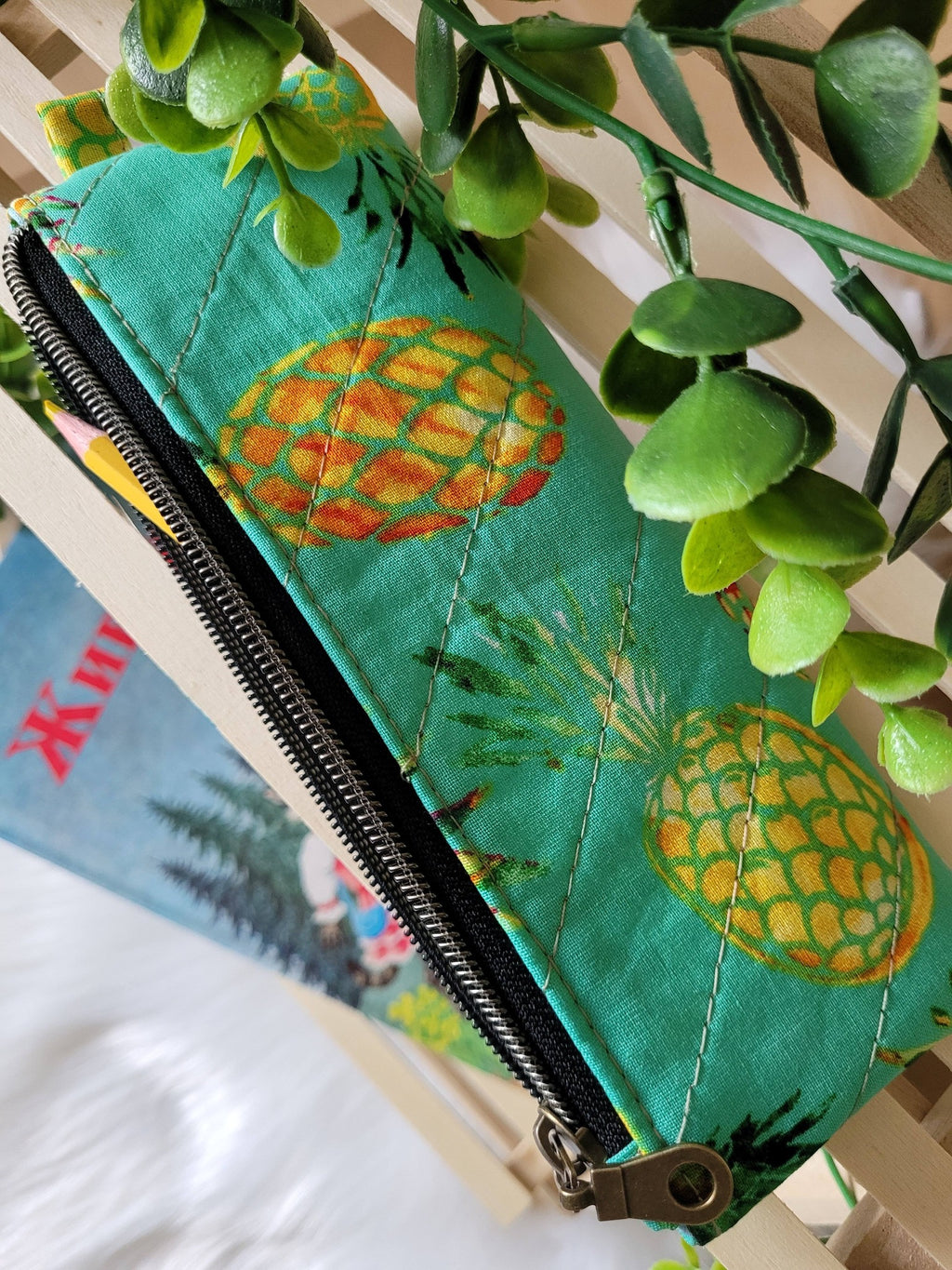 Tropical zip pouch