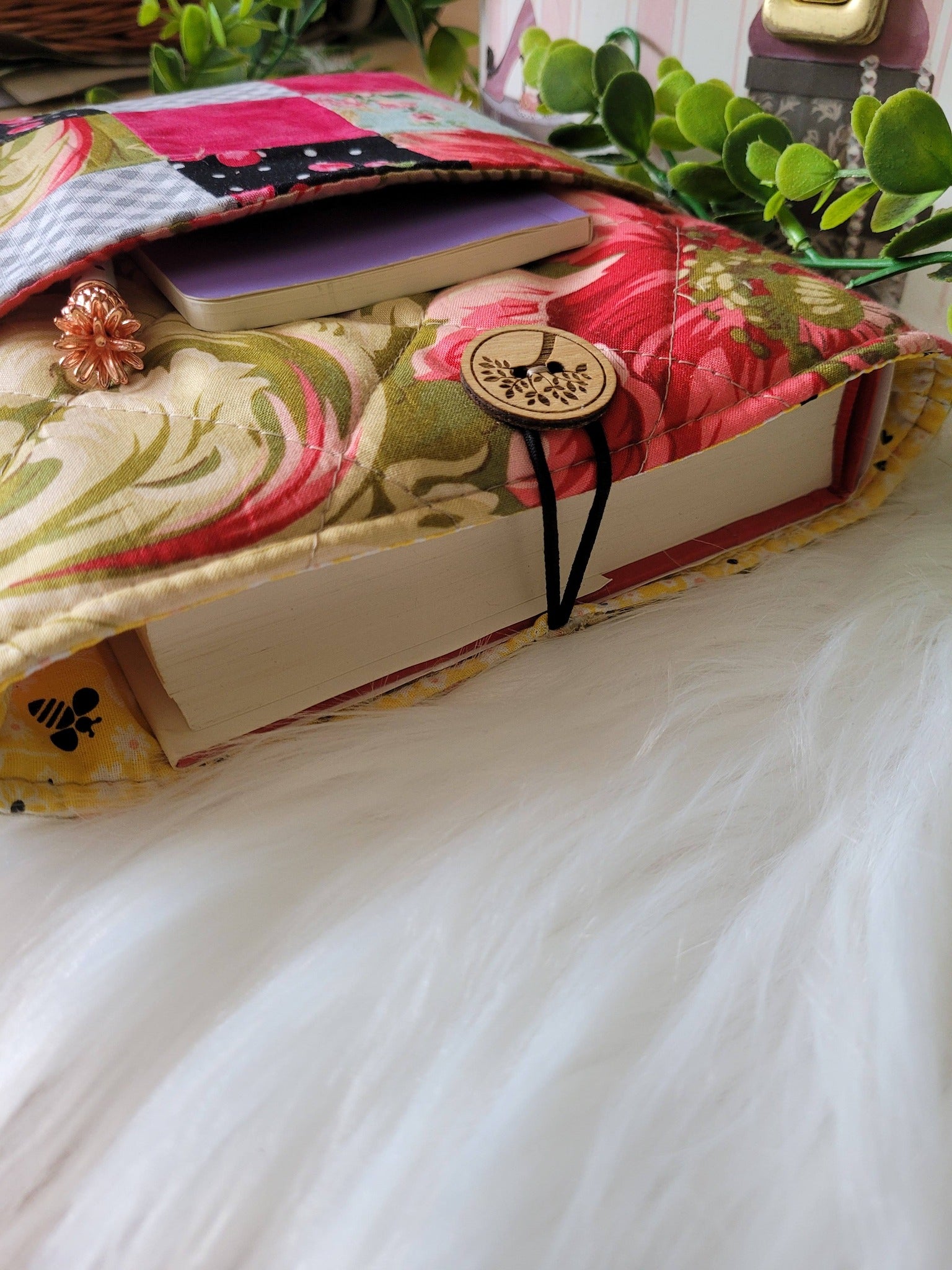 Pretty patchwork book sleeve, large.