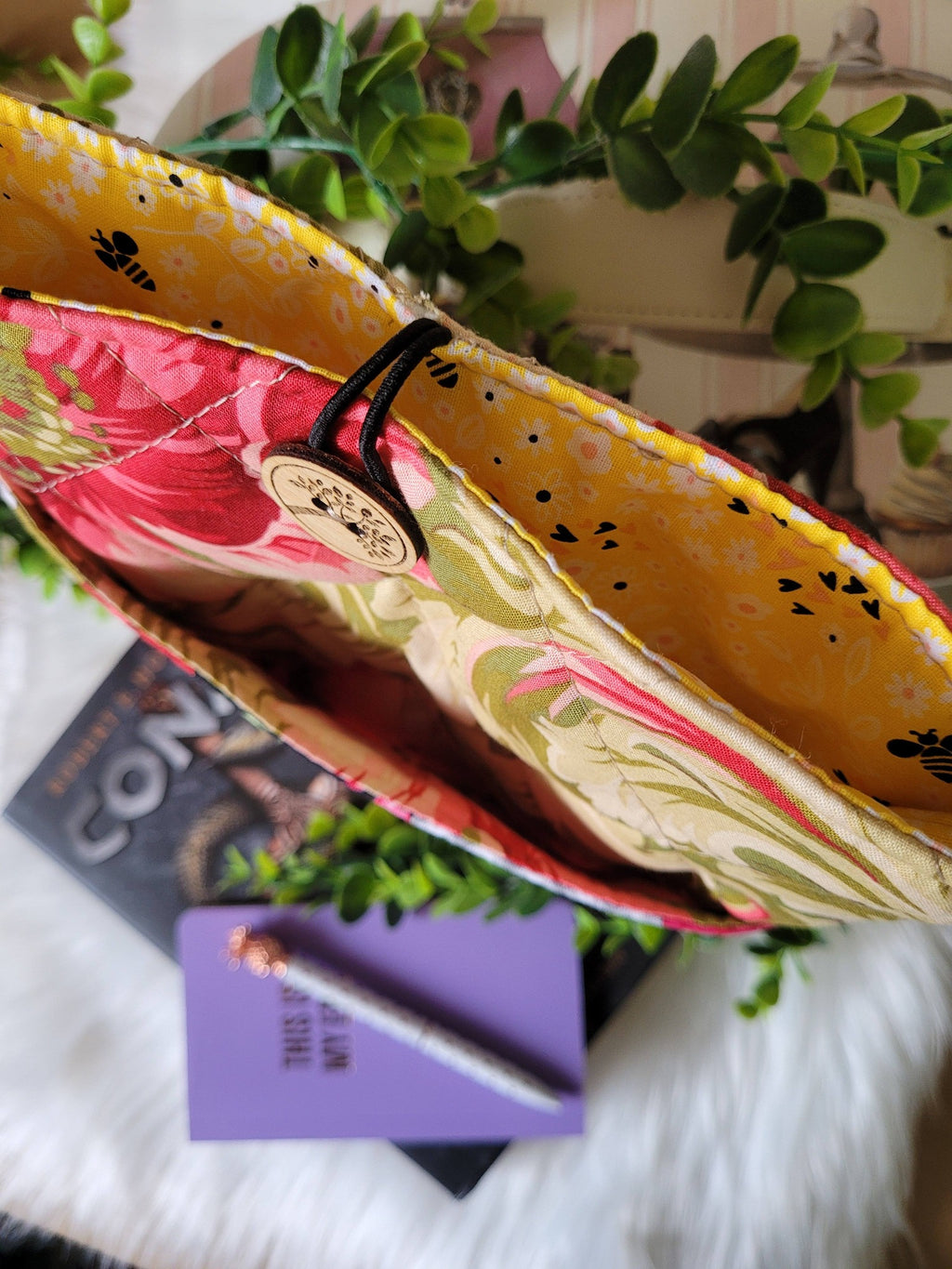 Pretty patchwork book sleeve, large.