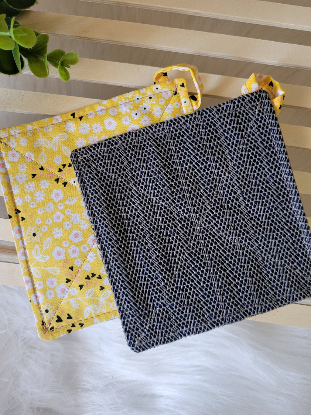 Set of two spring bees jar grippers