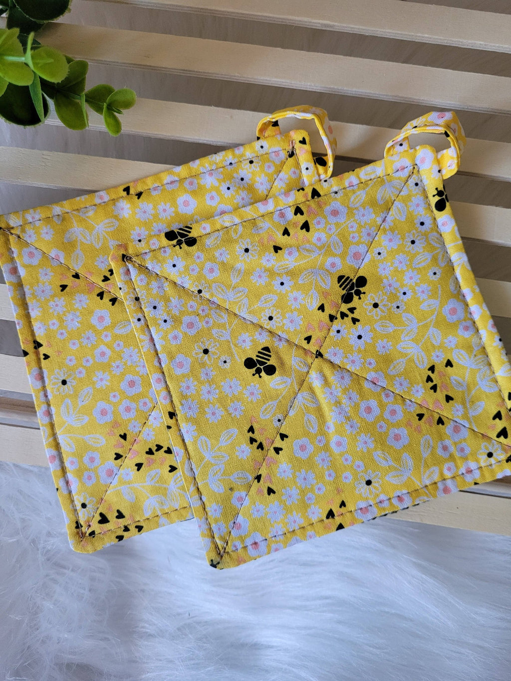 Set of two spring bees jar grippers