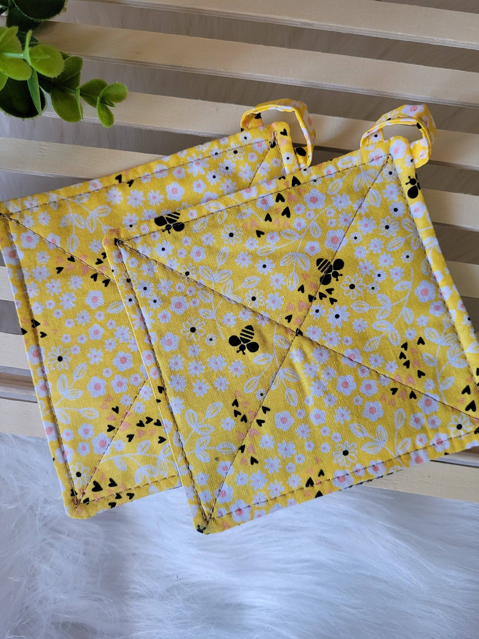 Set of two spring bees jar grippers